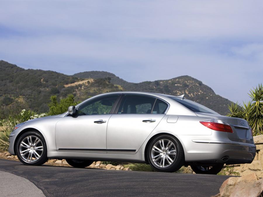  Hyundai Genesis 2008 года  (US) (фото 13 из 19)